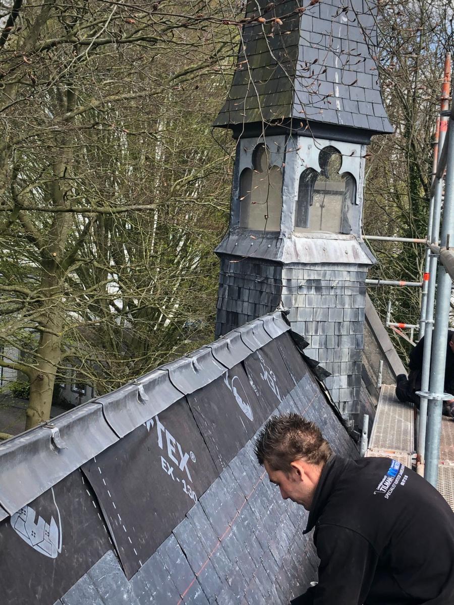 Leien dak vervangenStichting R.K. Kerkhof Groningen 